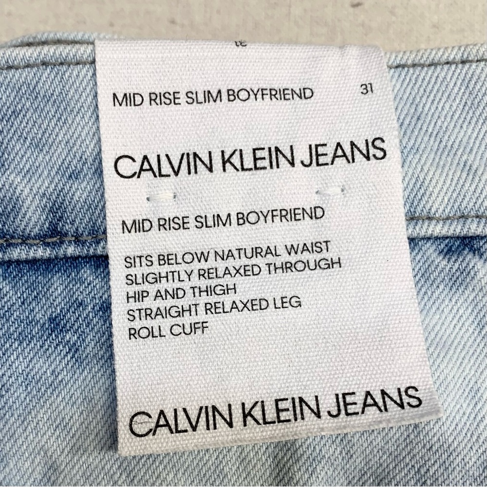 Calvin Klein~NWT~Women’s Mid Rise Slim‎ Boyfriend Light Wash Jeans~Sz 31 - Picture 11 of 15